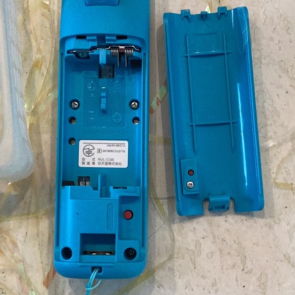 Nintendo Wii Remote Motion Plus Inside Controller Blue & Wrist Strap & Cover - Picture 7 of 9